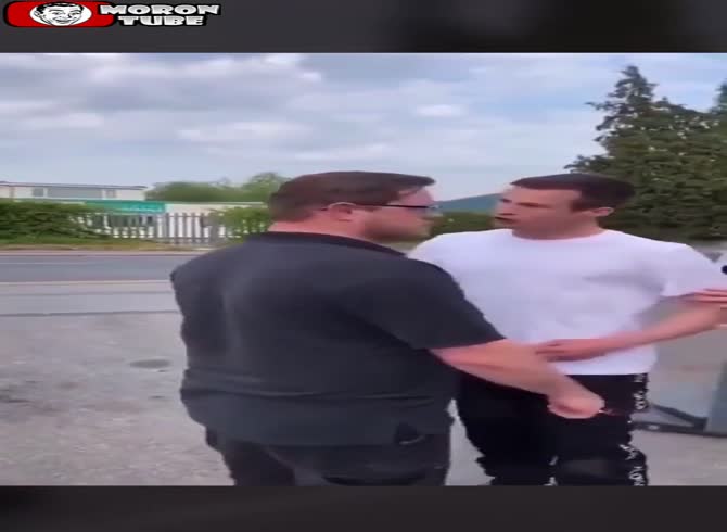 Video :He's picking a fight with someone with Down syndrome, that was a bad idea!